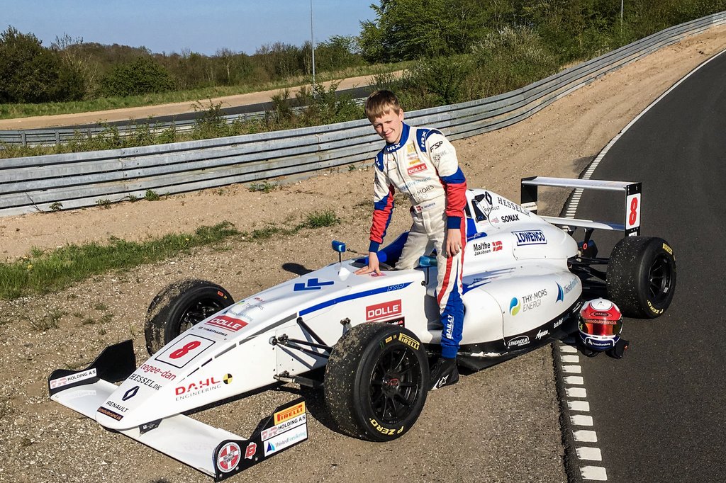 Tilbage på Ring Djursland, der hvor drømmen startede. Malthe med sin Mygale-racer.
(Foto: Jakobsen Motorsport)